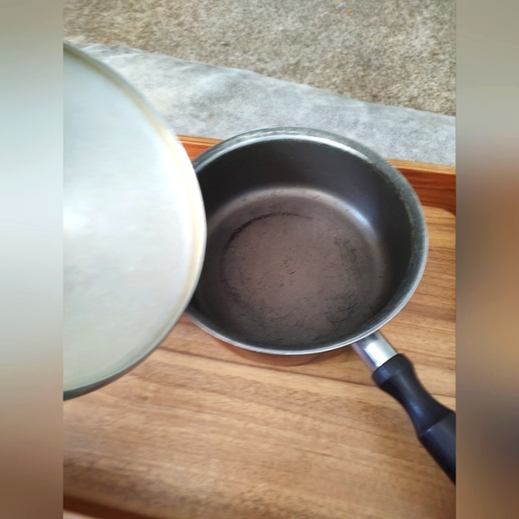 Vintage MCM Regal Ware Inc striped wooden handled 2 and 5 qt pots with lids - Picture 10 of 15